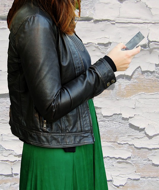 look jupe vert + perfecto noir