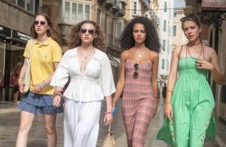 Comment s’habiller quand il fait chaud ? Le guide mode anti-canicule pour rester stylé sans fondre