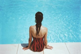 Maillot de bain menstruel : le guide mode pour se baigner pendant ses règles sans stress